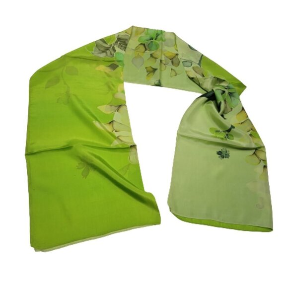Silk Handpainted Rectangular Scarf in a two tone Green with a floral motif - NEW - Picture 5 of 9